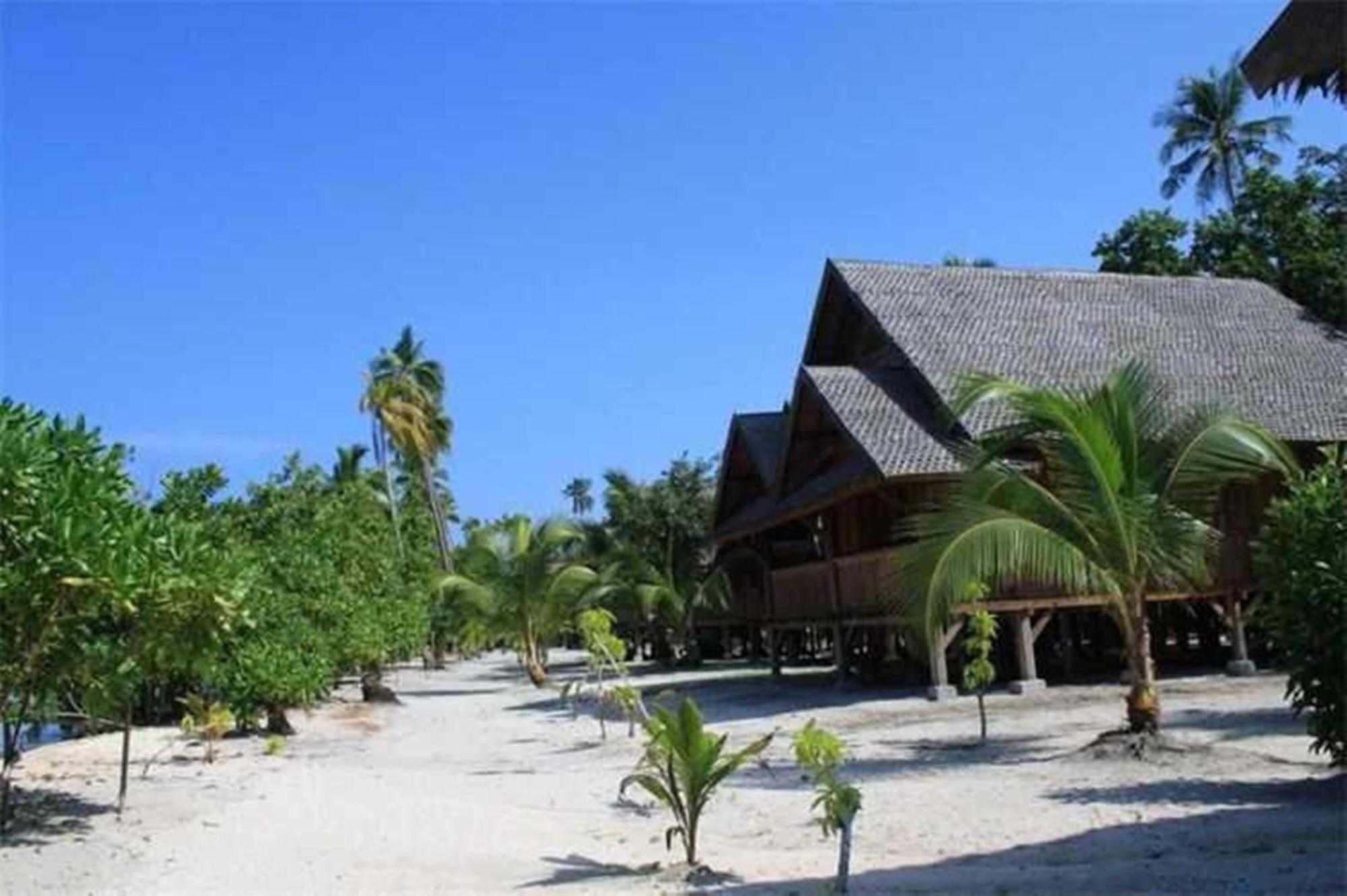 Wakatobi Patuno Diving And Beach Resort By Sahid Wanci Exterior photo